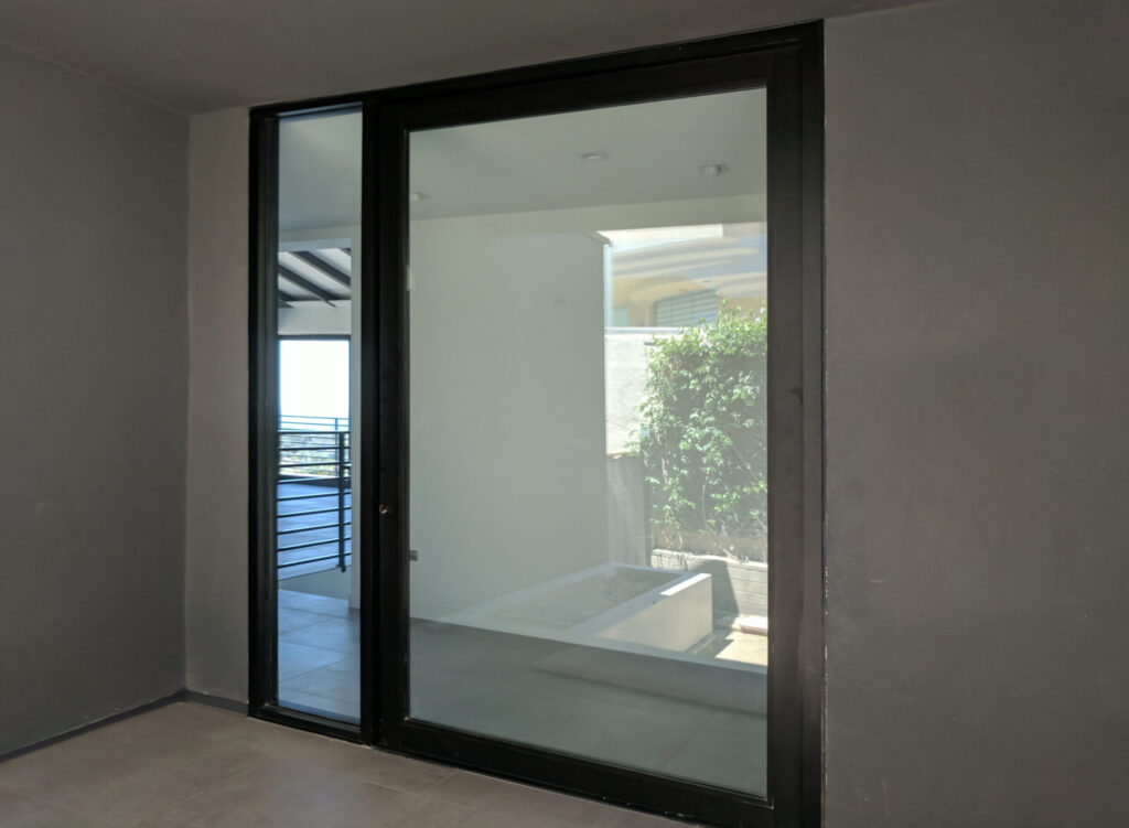 PivotDoor1b